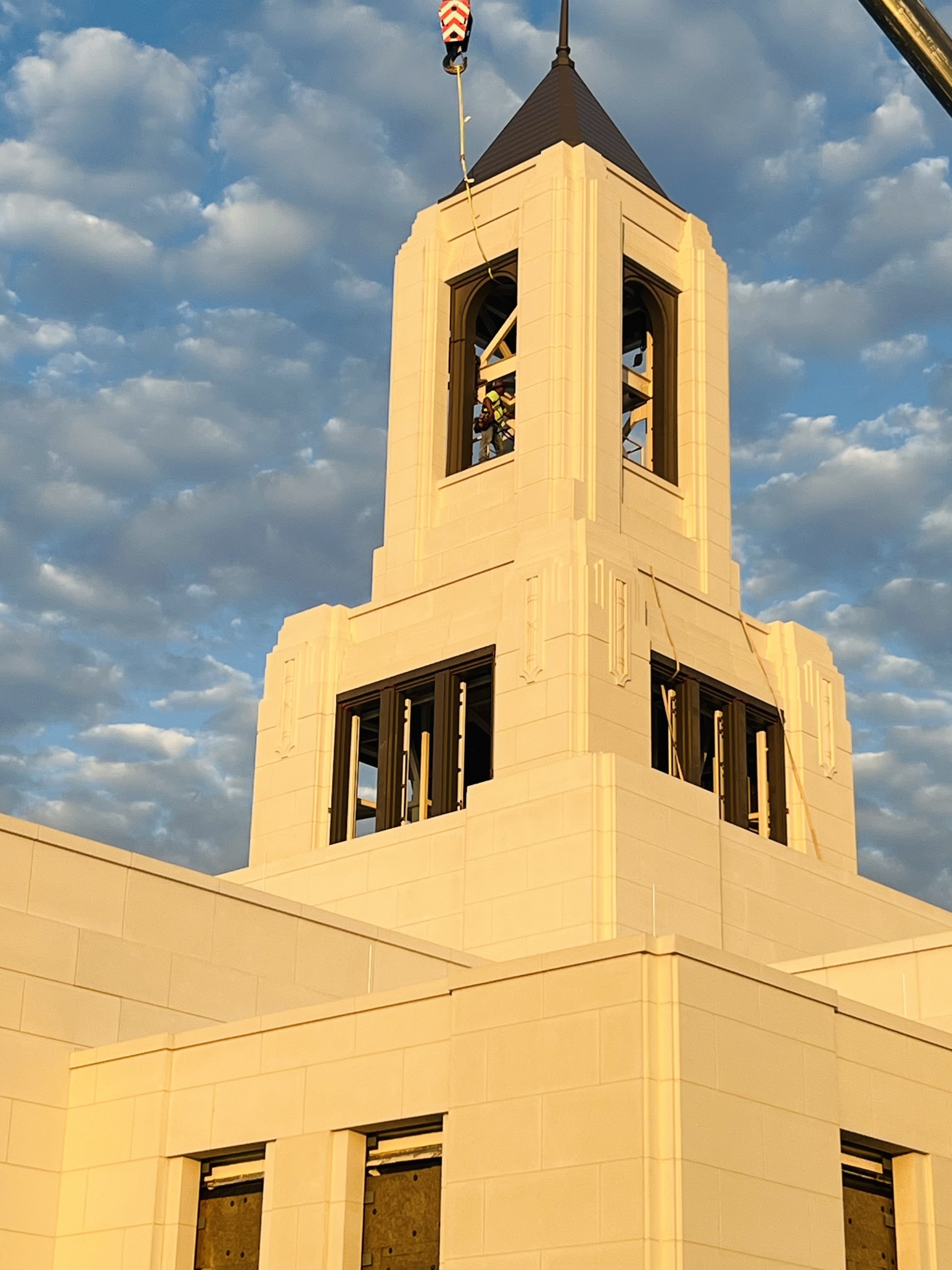 Detalle de torre central del Templo de Wichita, Kansas con elementos de GFRC